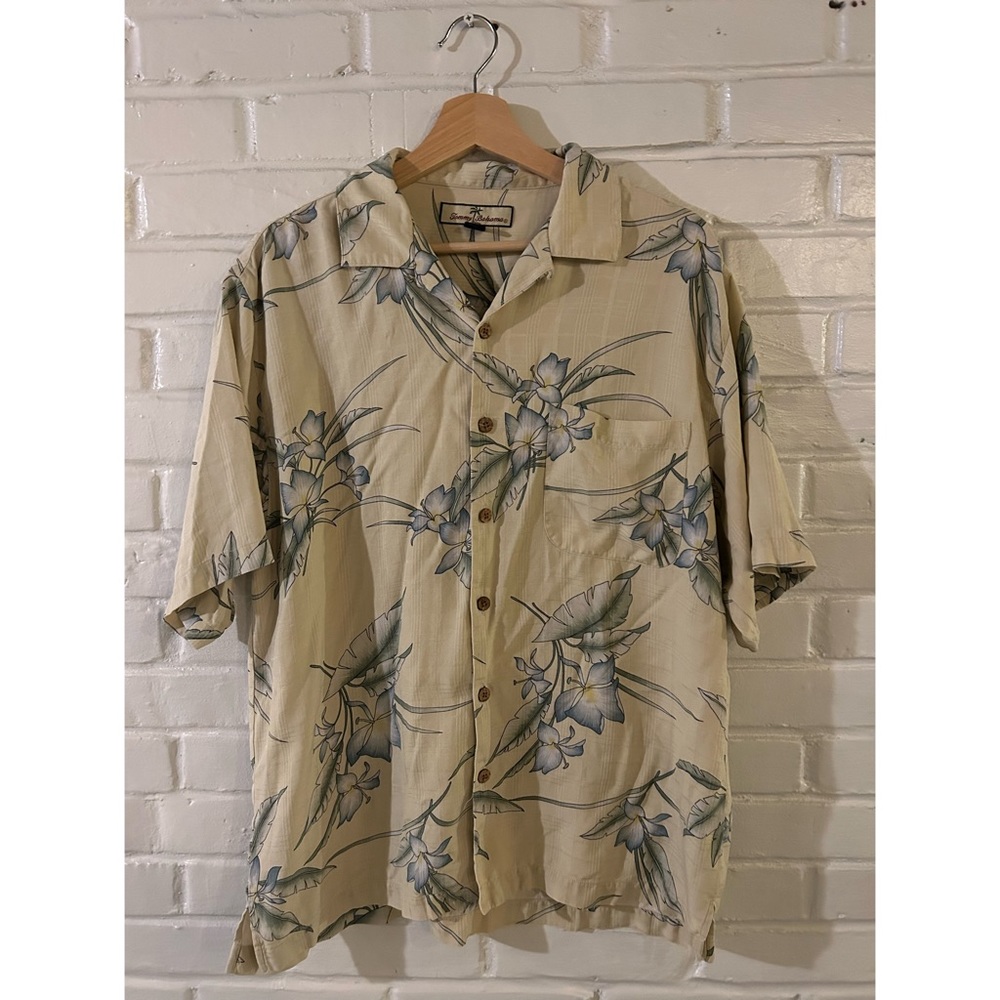Tommy Bahama Mens Shirt Medium Short Sleeve Silk Floral Hawaiian Beach Aloha
